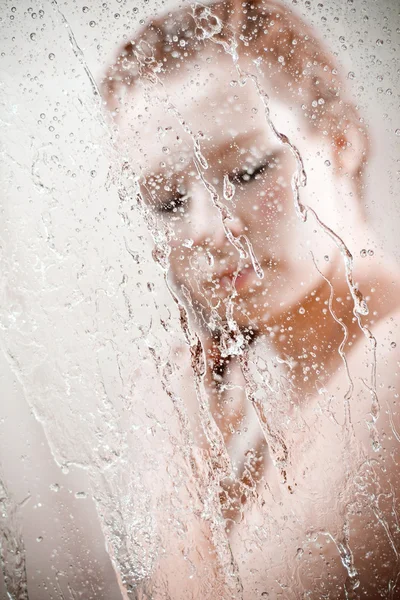 Sprchování žena — Stock fotografie