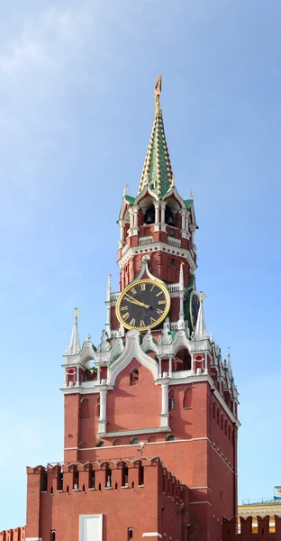 クレムリン。タワー。時計。赤い星. — ストック写真
