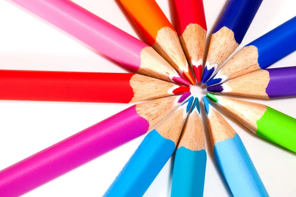 Cirkel av färgpennor — Stockfoto