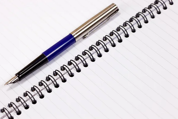 Notebook With Fountain Pen — Stock Photo, Image