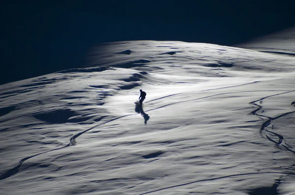 Lone Snowboarder — Stock Photo, Image