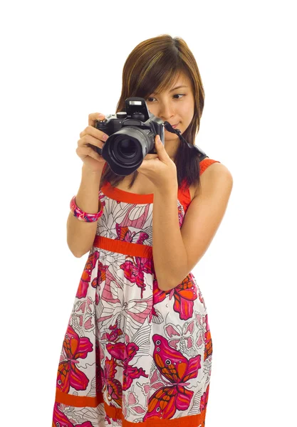 Femme avec un appareil photo numérique — Photo