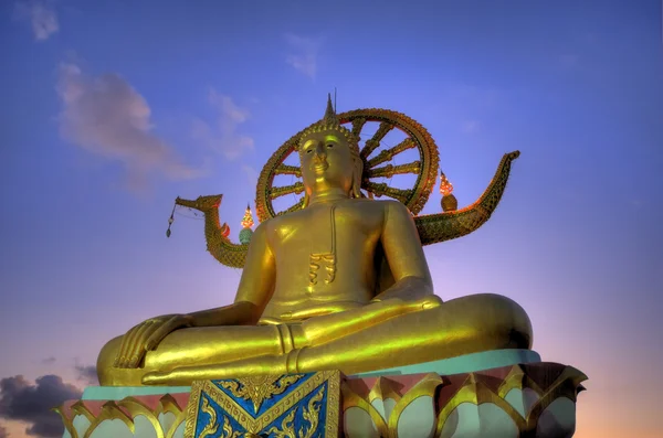 Большой Будда на острове Самуи на закате — стоковое фото