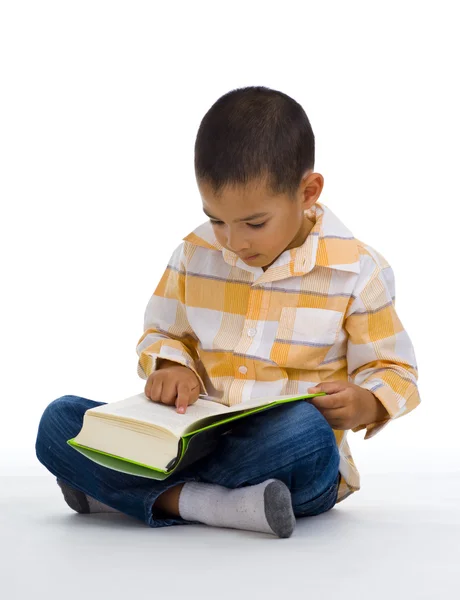 Χαριτωμένο αγόρι ανάγνωση βιβλίο — Φωτογραφία Αρχείου