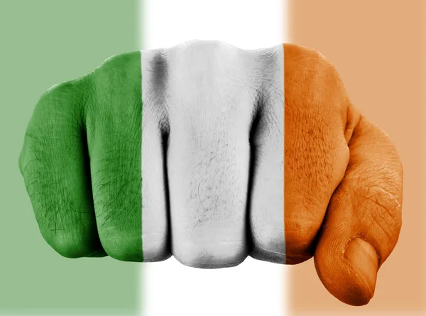拳与爱尔兰国旗 — 图库照片
