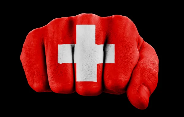 Кулак со швейцарским флагом — стоковое фото