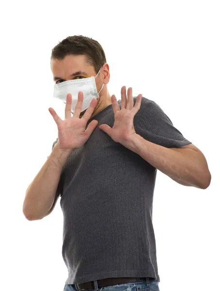 Homme effrayé portant un masque facial — Photo