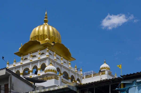 Templo com cúpula dourada — Fotografia de Stock