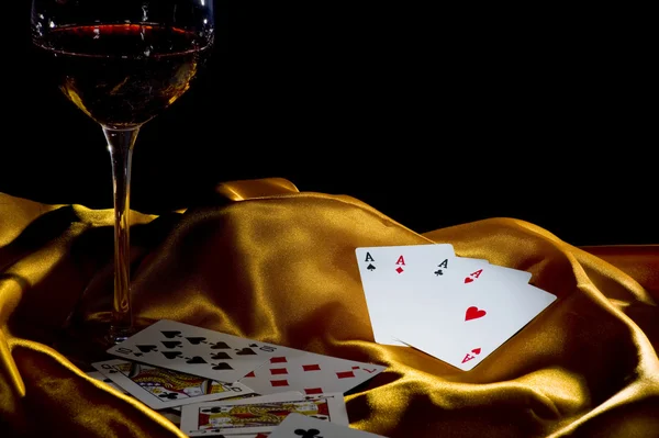 As de poker y vino —  Fotos de Stock