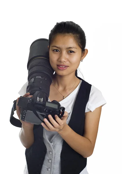 Menina asiática segurando uma câmera dslr — Fotografia de Stock