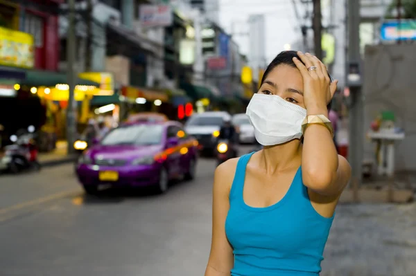 With face mask in bangkok — Stock Photo, Image