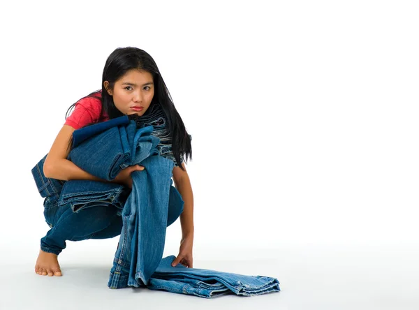 Mulher com coleção de jeans — Fotografia de Stock