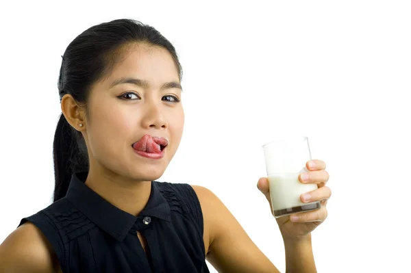 女人喝牛奶 — 图库照片