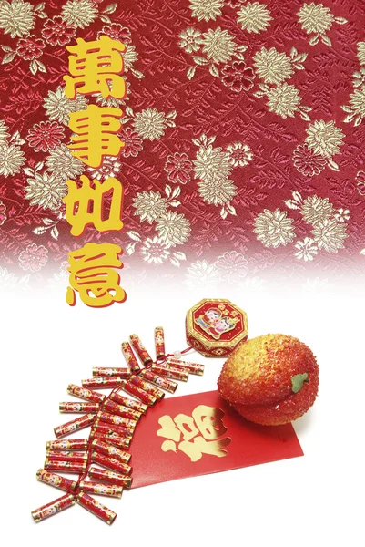 Fire crackers en perzik op rode pakje — Stockfoto