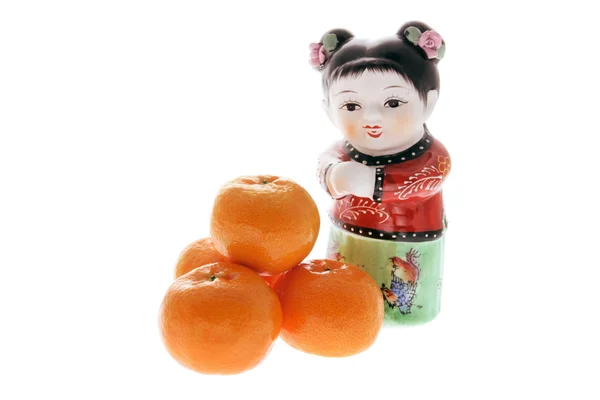 Китайський фігурки і мандарини — стокове фото