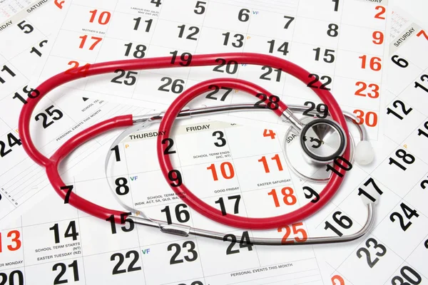 Stránky kalendáře a stetoskopem — Stock fotografie