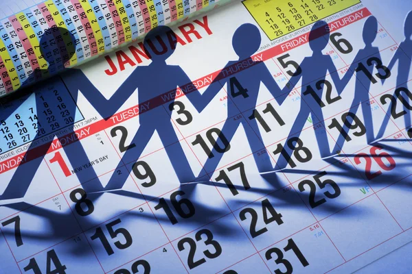Kalender och papper kedja — Stockfoto
