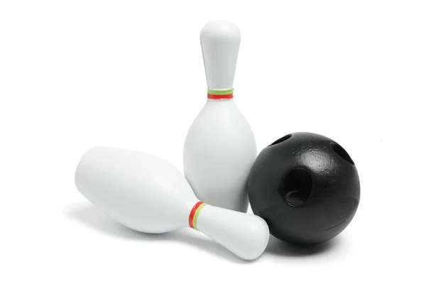 Miniatur-Bowlingball und Anstecknadeln — Stockfoto