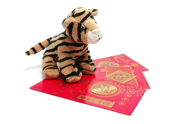 Tigre de juguete suave con paquetes rojos —  Fotos de Stock