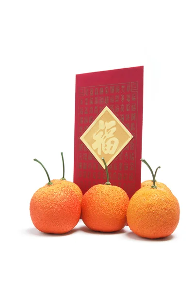 Červená obálka a mandarinky — Stock fotografie