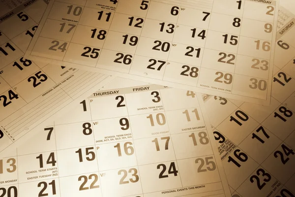 Uhr und Kalenderblätter — Stockfoto