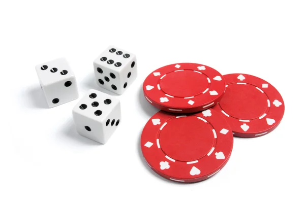 Póker zsetonok és kockák — Stock Fotó