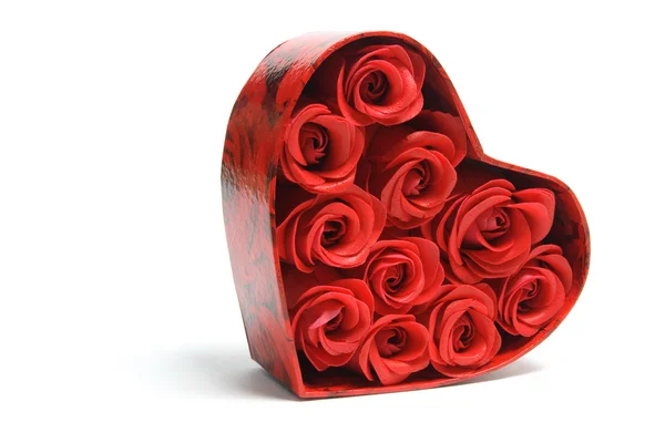Červené růže v dárkové krabičce — Stock fotografie