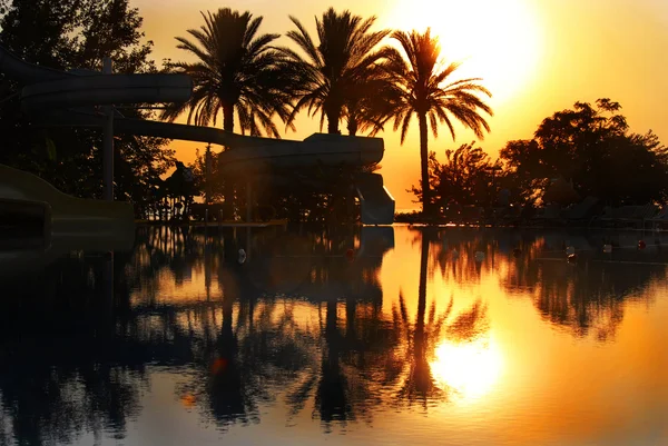 Sunrise over swimming pool — Stock Photo, Image