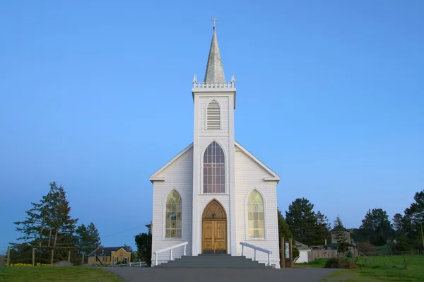 Boedga 教会の距離 — ストック写真