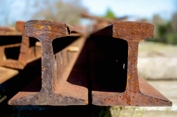 Vigas ferroviarias oxidadas —  Fotos de Stock