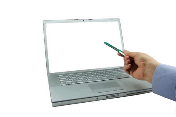 笔记本电脑用指点的绿色钢笔 — 图库照片