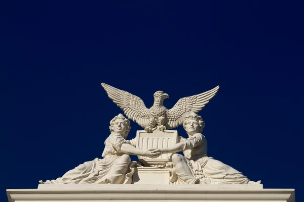 California State Capitol escultura de mujeres — Foto de Stock
