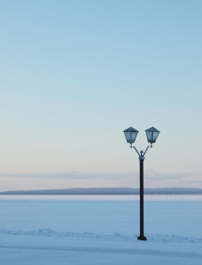 Fener göl kıyısında