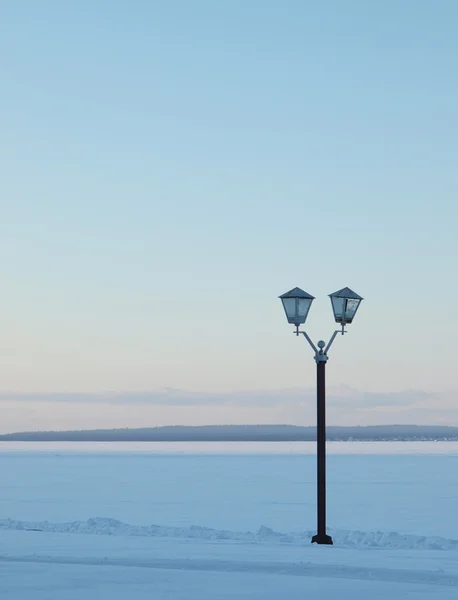 Lanterna de pe coasta lacului — Fotografie, imagine de stoc
