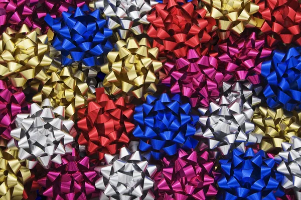 Разноцветные металлические банты подарков Стоковое Изображение