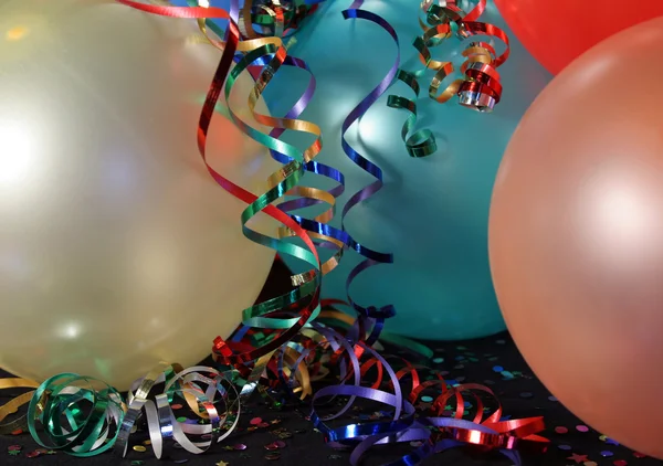 Balon Multi Partai Berwarna dengan Ribons — Stok Foto