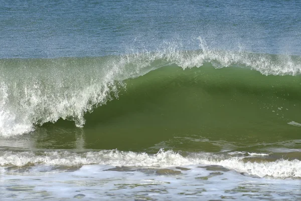 Волна на атлантическом побережье — стоковое фото