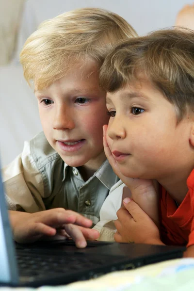 stock image Boys and laptop