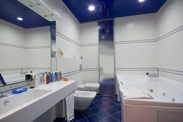 Moderne badkamer interieur — Stockfoto