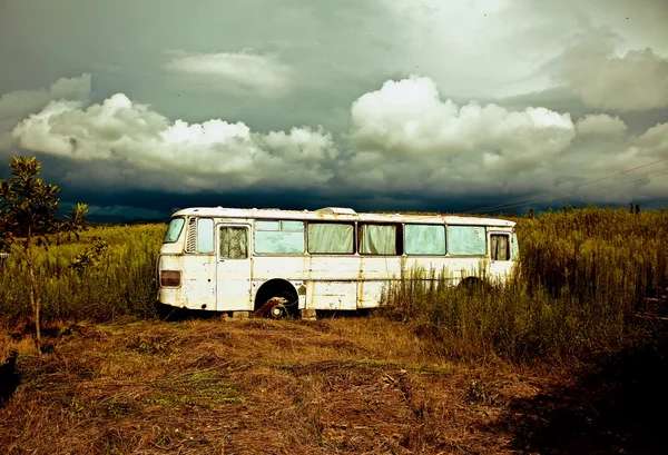 老被毁的巴士 — 图库照片