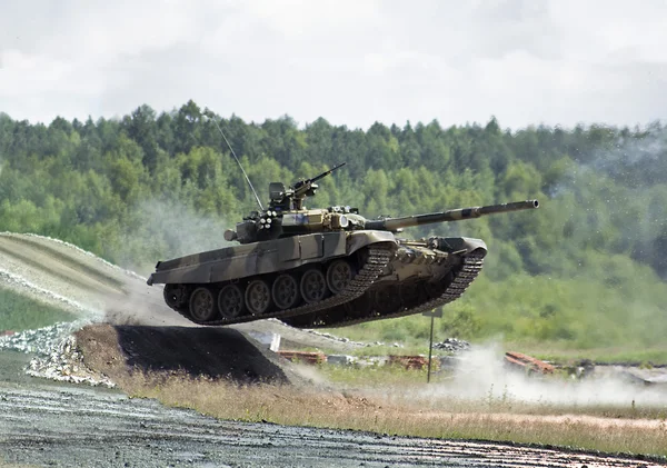 Tank atlama — Stok fotoğraf