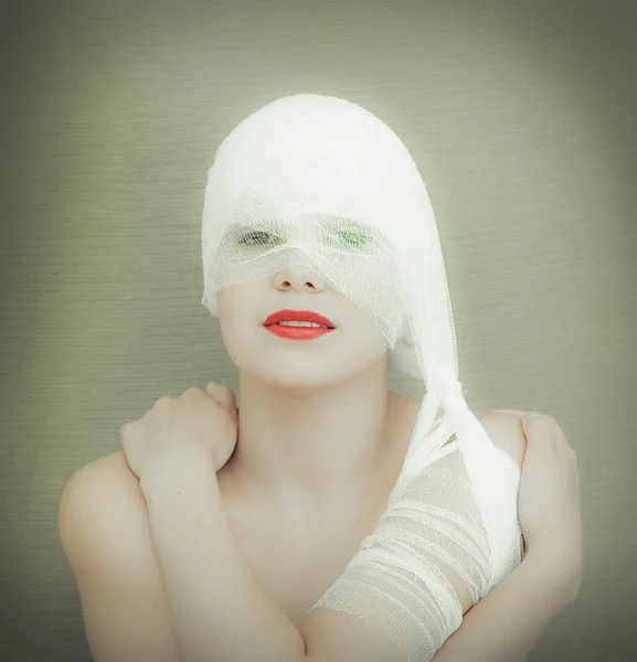 Mulher em bandagem — Fotografia de Stock