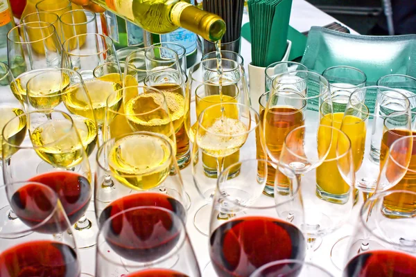 Bicchieri di vino fila — Foto Stock