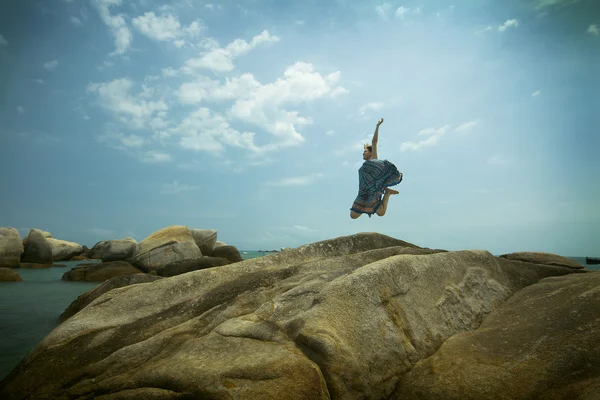 Kız Zıplama — Stok fotoğraf