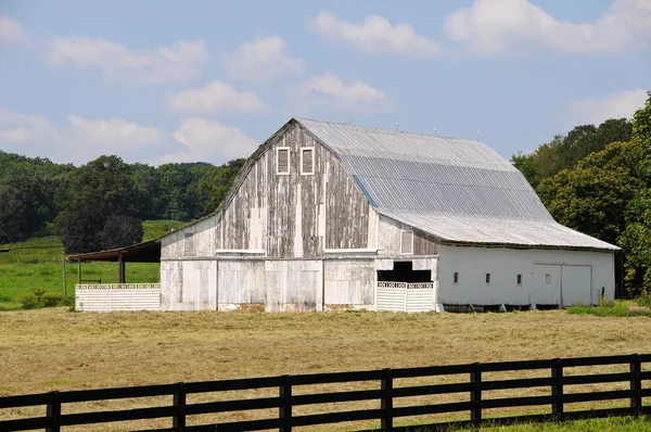 Old White Barn — Stock Photo, Image