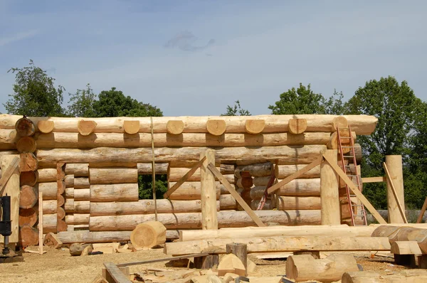 Construction de maisons en bois rond — Photo