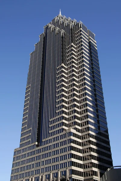 Highrise budynku biurowego — Zdjęcie stockowe