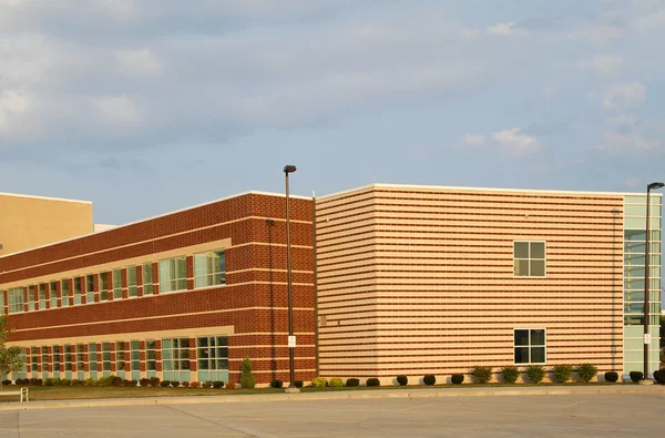 Nová školní budova — Stock fotografie
