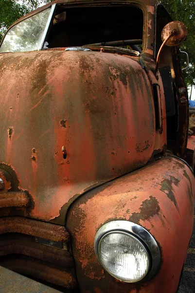 Staré rezavé auto — Stock fotografie