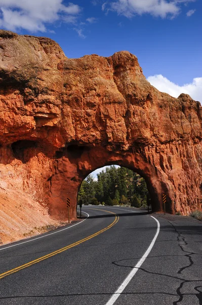 赤い渓谷のトンネル — ストック写真